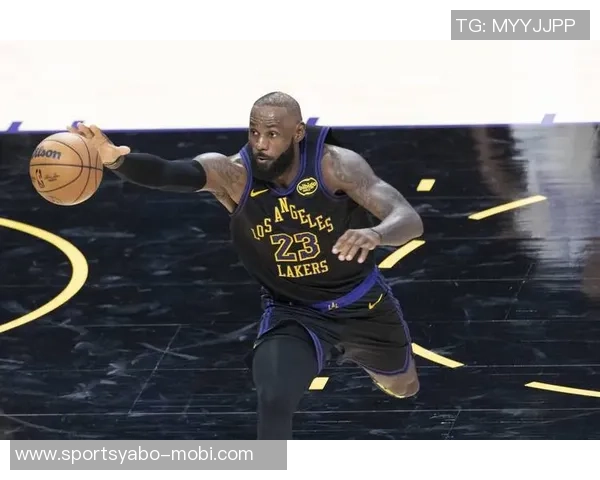 老詹生涯第23季首秀回顾晒照片队友前队友与新球鞋齐亮相